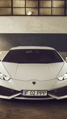 White Lamborghini Huracan front